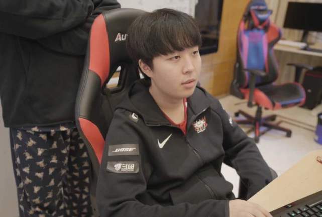 他以出色的 他以出色的