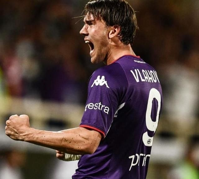 在足球场以 在足球场以